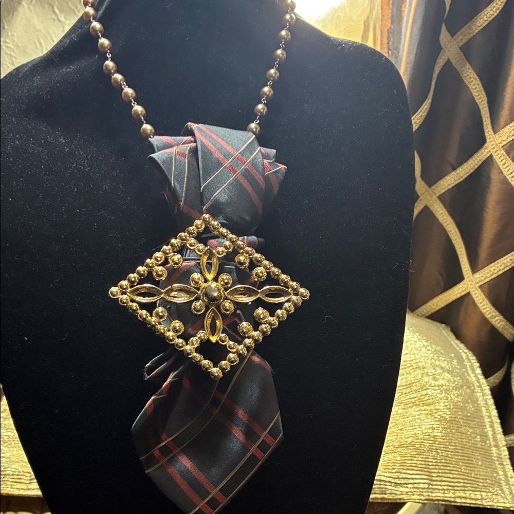 Elegant Gold and Black Statement Necklace